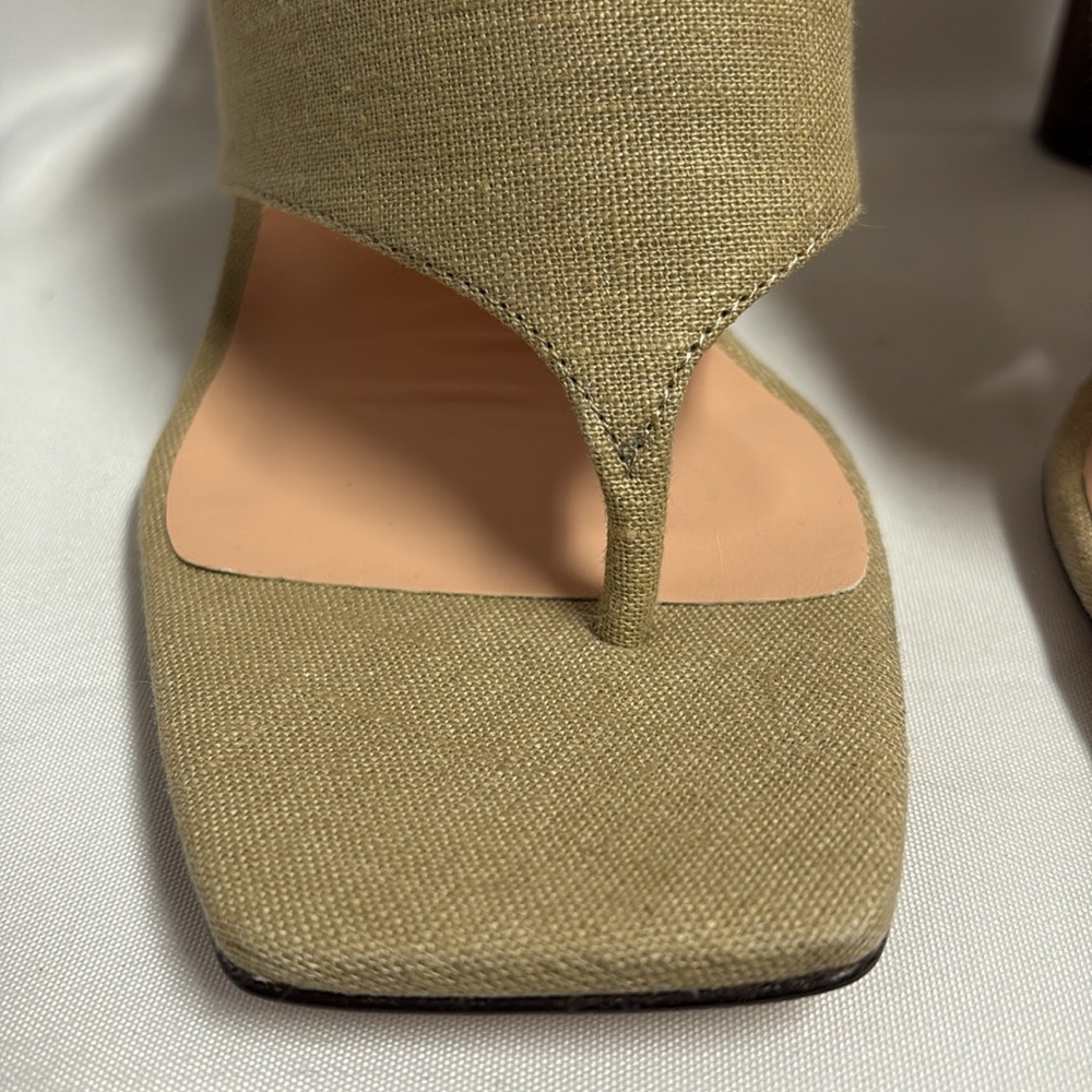 J. Crew Rounded Heel Thong Sandal in Linen Honey Brown/Tan Size 8 NWOB - Picture 5 of 8